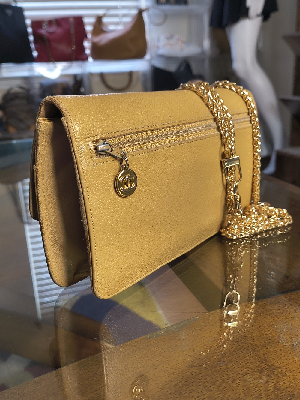 🔹Authentic Vintage Timeless Chanel Rare Mustard Caviar CC Clutch Made In France - Picture 5 of 9
